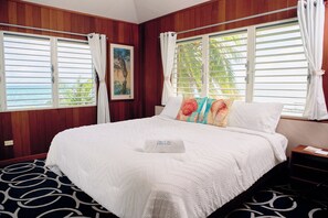 6 bedrooms, desk, travel crib, WiFi (free)