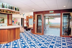 Bar (on property) - Vacation Rental Redefined, St. George's Caye Belize (Belize City)
