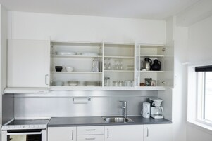 Apartamento, 1 habitación, balcón | Cocina privada | Frigorífico grande, horno, placa de cocina y lavavajillas