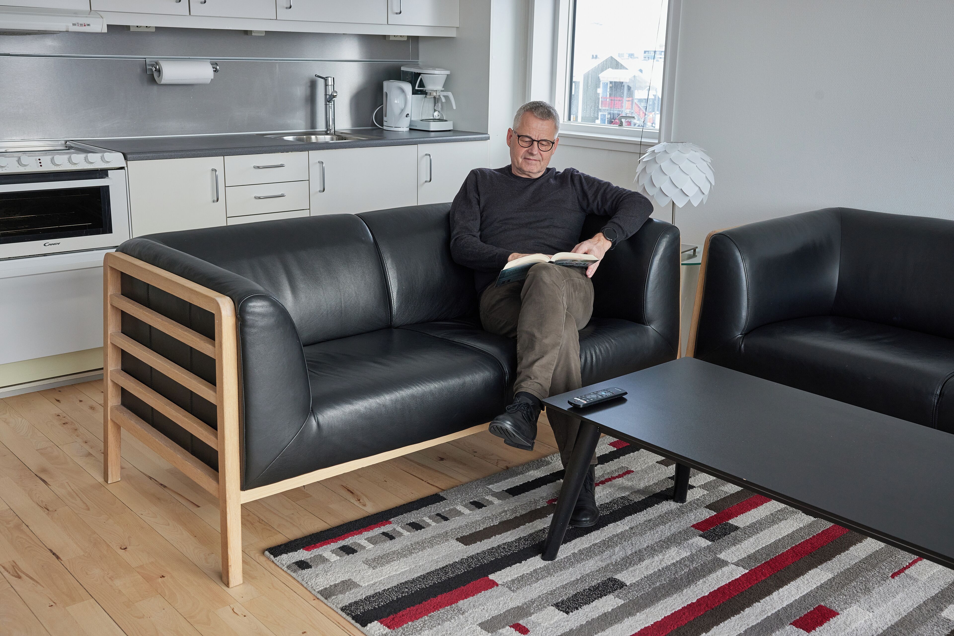 studio | living area | 42-inch flat-screen tv with digital channels, tv