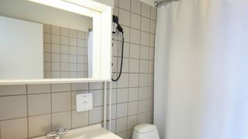 Douche, douche à « effet pluie », sÚche-cheveux, serviettes fournies