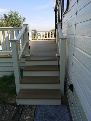 Property grounds - Caravan with incredible sea views (SWANAGE)