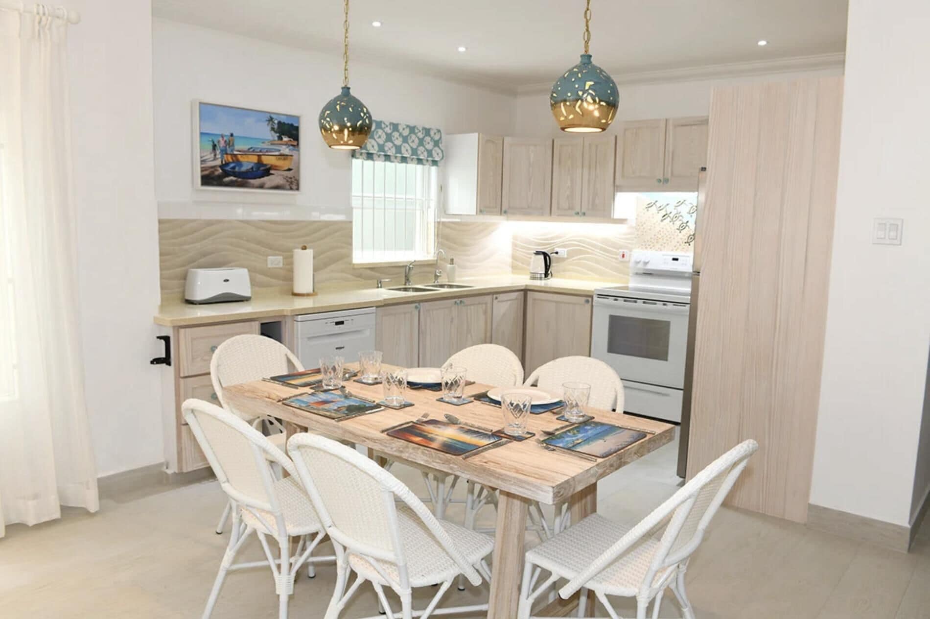 Kylskåp, mikrovågsugn, ugn och spishäll