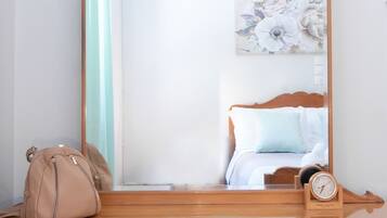 1 habitación, tabla de planchar con plancha, wifi y ropa de cama