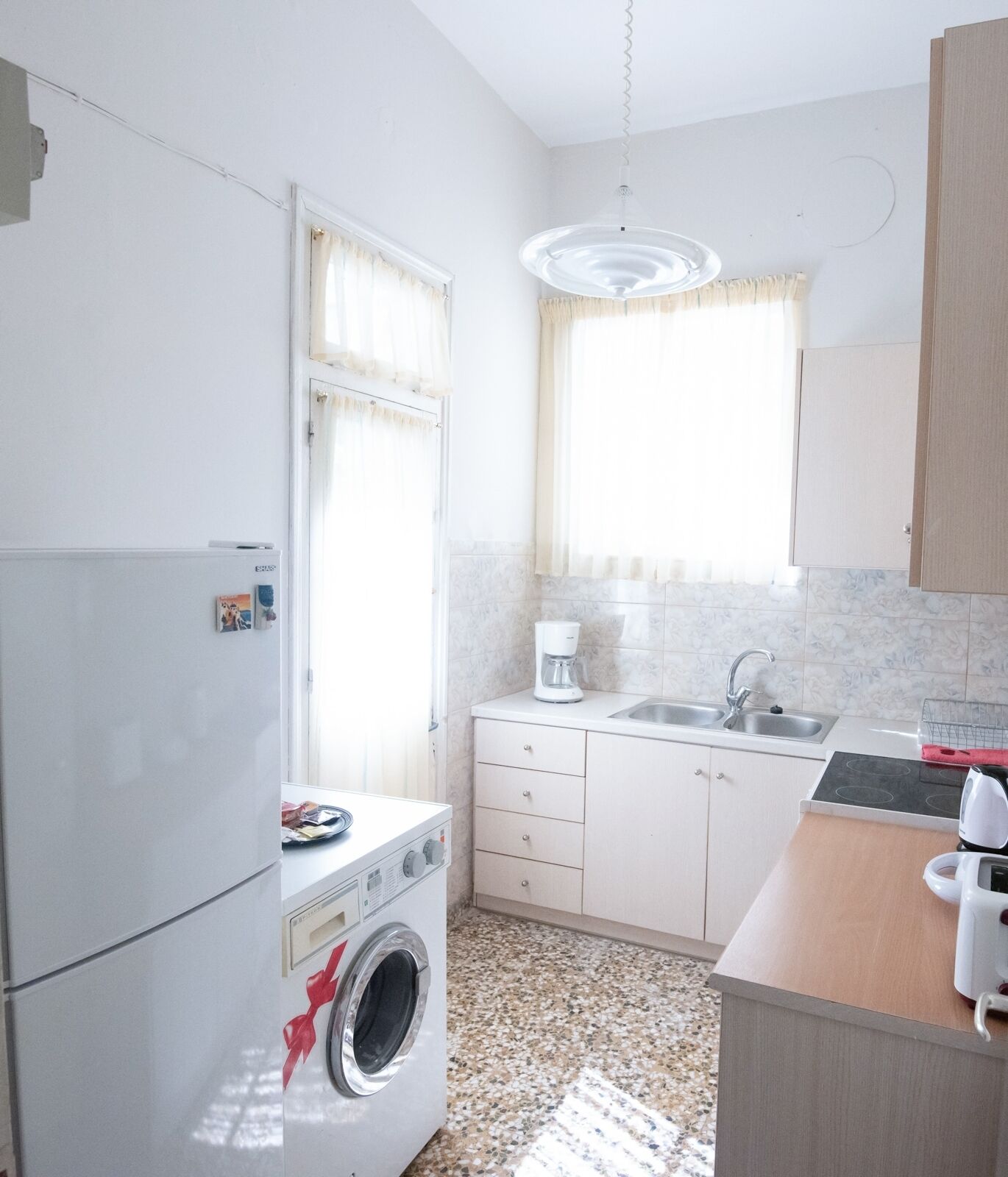 Fridge, microwave, oven, coffee/tea maker