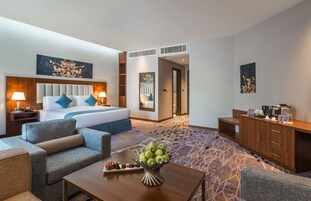 Junior Suite | Living room | 44-inch LCD TV with premium channels, TV