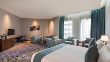 Junior Suite | Egyptian cotton sheets, premium bedding, minibar, desk