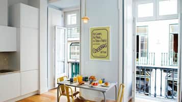 Apartamento, 1 quarto | 1 quarto, cofres nos quartos, escrivaninha, quartos à prova de som