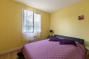 2 bedrooms, iron/ironing board, free WiFi