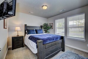 4 bedrooms, iron/ironing board, travel crib, free WiFi