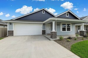 Exterior - Nampa Family Home | King Bed | 5 TVs | Near Idaho Center | Room for Everyone (Nampa)