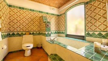 Valenciana | 2 bedrooms, premium bedding, in-room safe, individually decorated