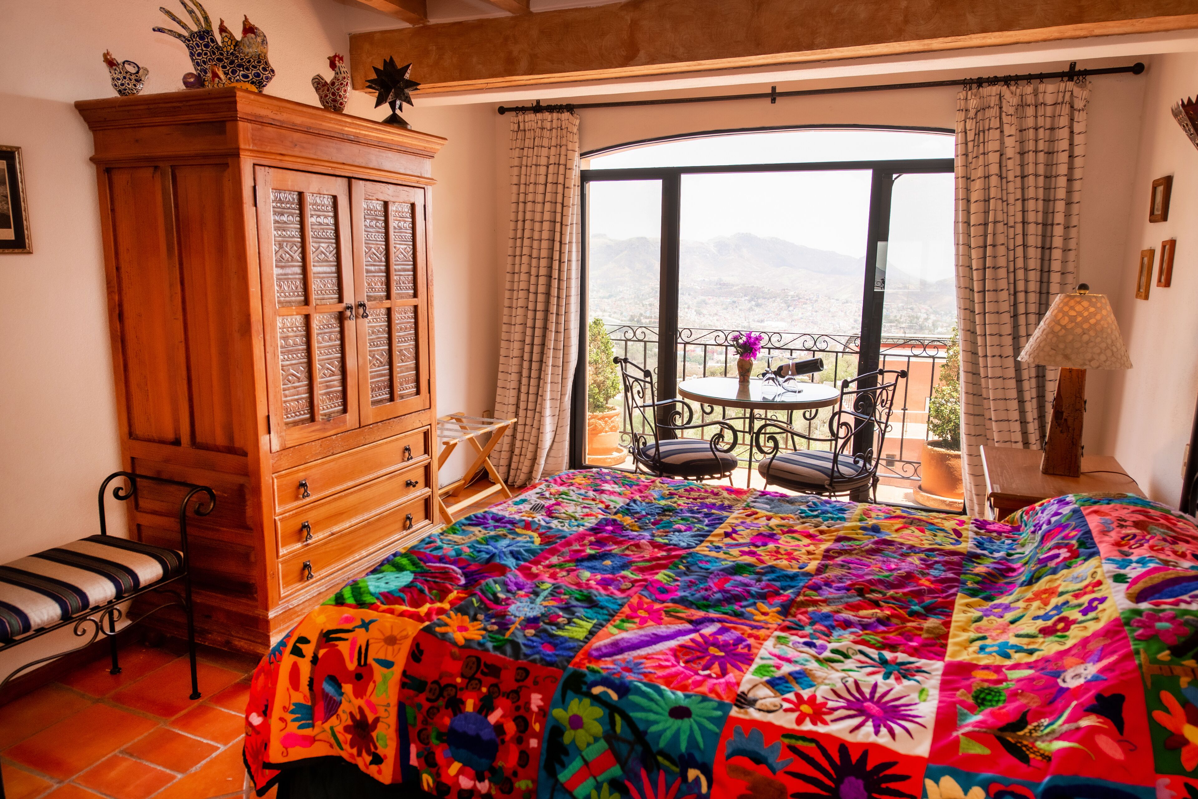 Premium bedding, in-room safe, individually decorated