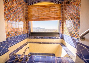 Guadalupe | Kamar mandi | Shower, pancuran hujan, pengering rambut, dan jubah mandi
