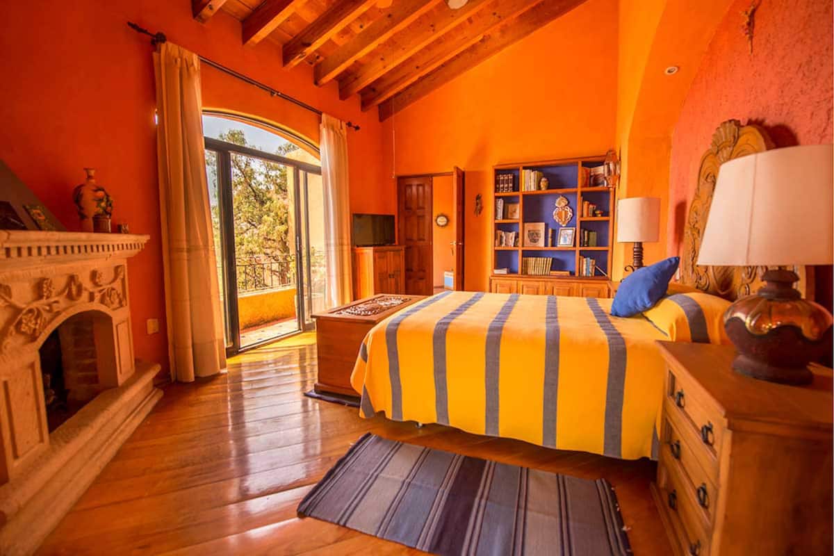 Casa Estrellita | Premium bedding, in-room safe, individually decorated