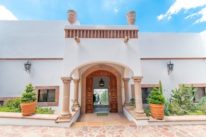 Deluxe Villa | 2 bedrooms, premium bedding, in-room safe, individually decorated