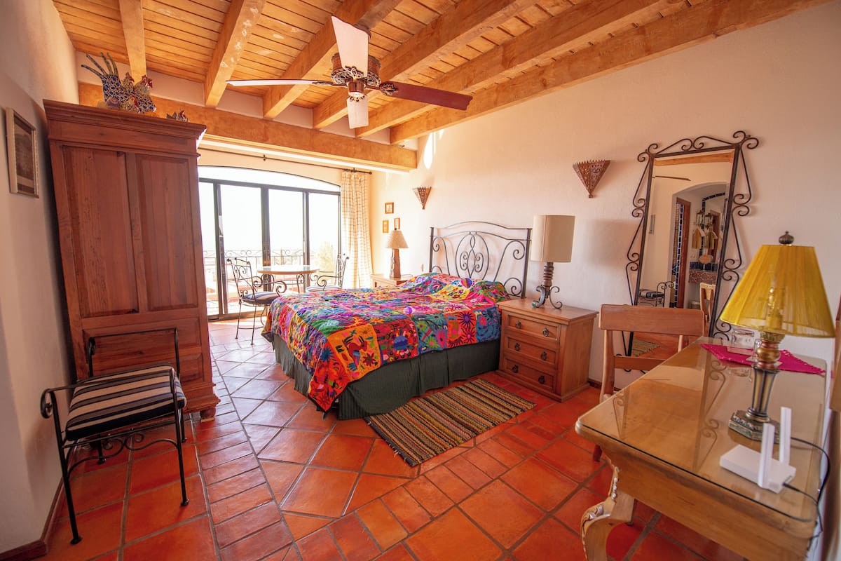 Guadalupe | Premium bedding, in-room safe, individually decorated