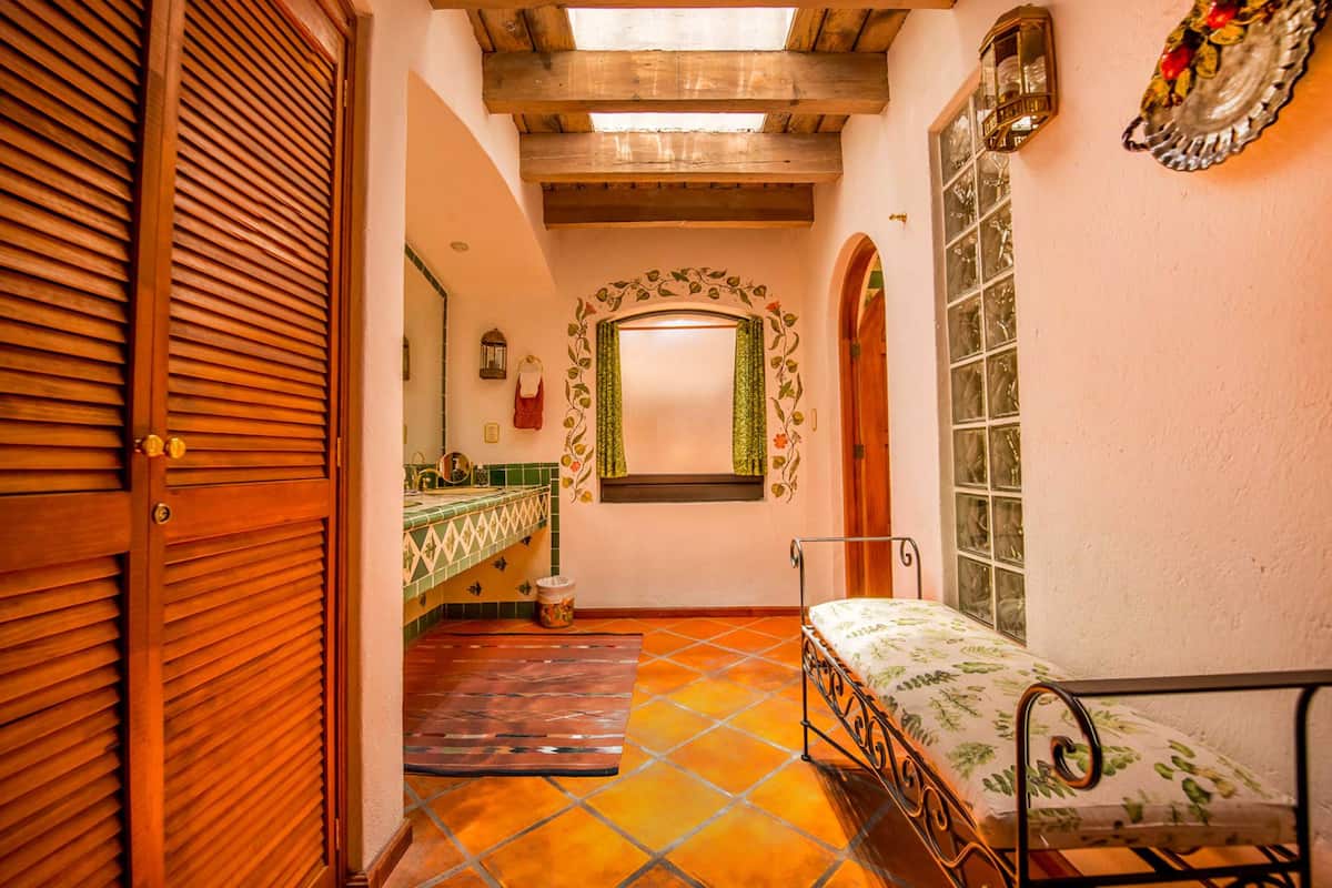 Sirena | Bathroom | Shower, rainfall showerhead, hair dryer, bathrobes