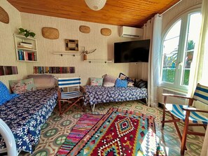 1 Schlafzimmer, Schreibtisch, Bügeleisen/Bügelbrett, Reisekinderbett