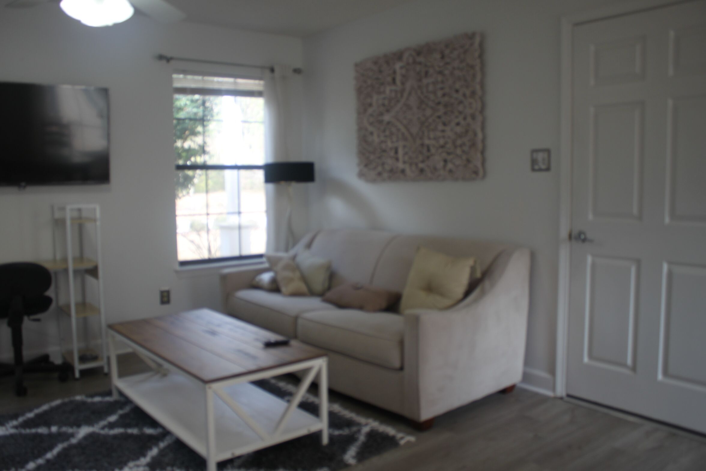 Country Estate home away from home. Quiet and quaint yet close to everything.