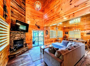 Smart TV, caminetto, tavolo da calcetto