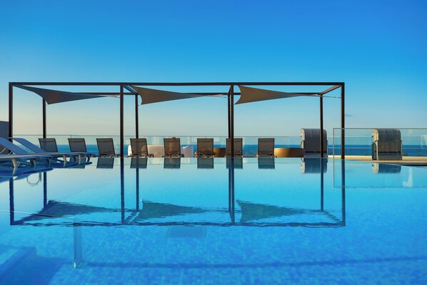 Indoor pool, outdoor pool