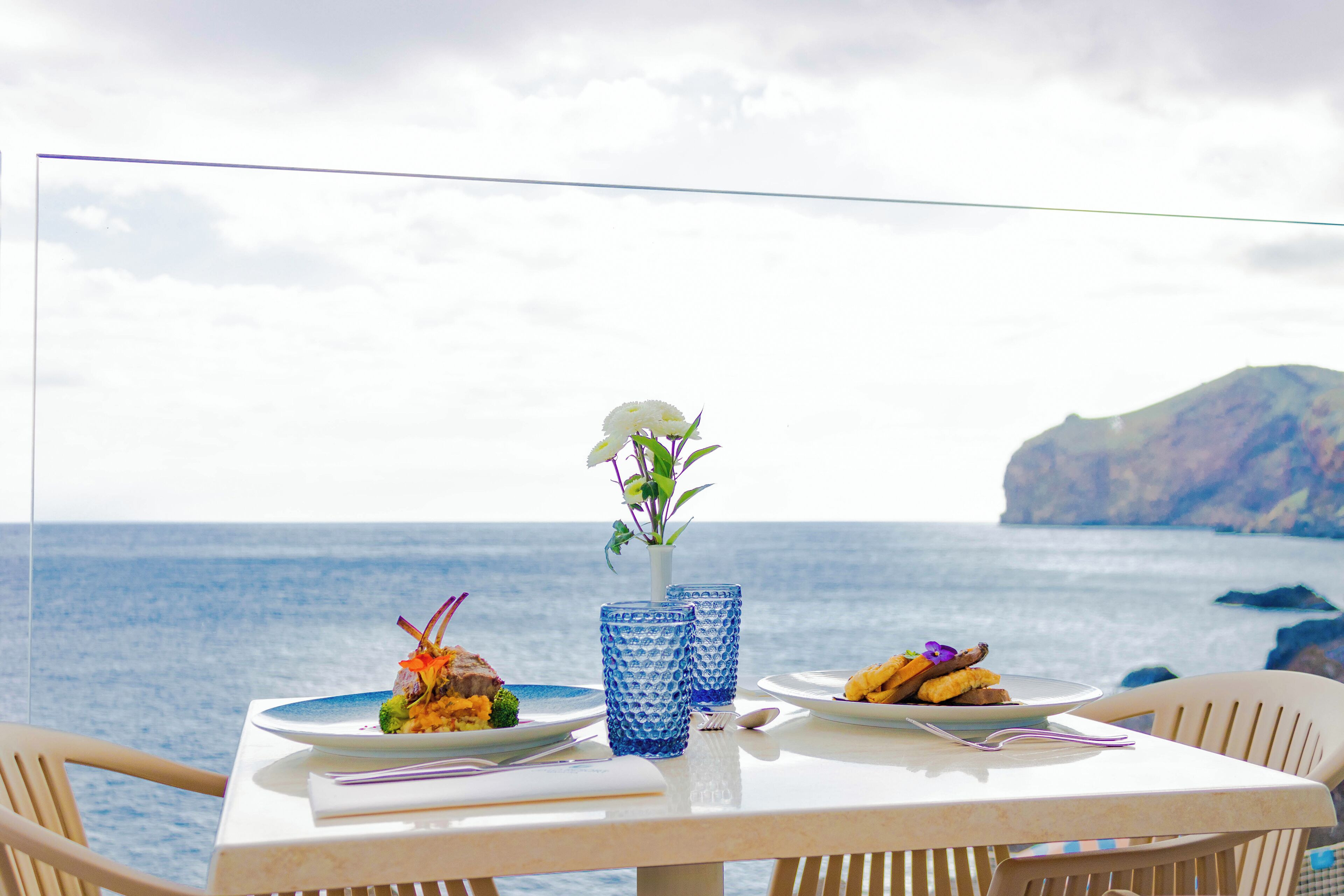 تناول الطعام بالخارج