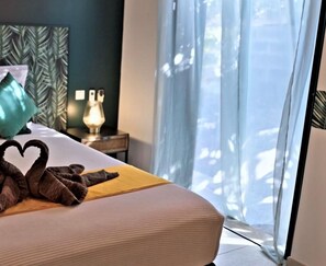 5 Schlafzimmer, Schreibtisch, Bügeleisen/Bügelbrett, Reisekinderbett