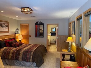 5 bedrooms, iron/ironing board, free WiFi, bed sheets