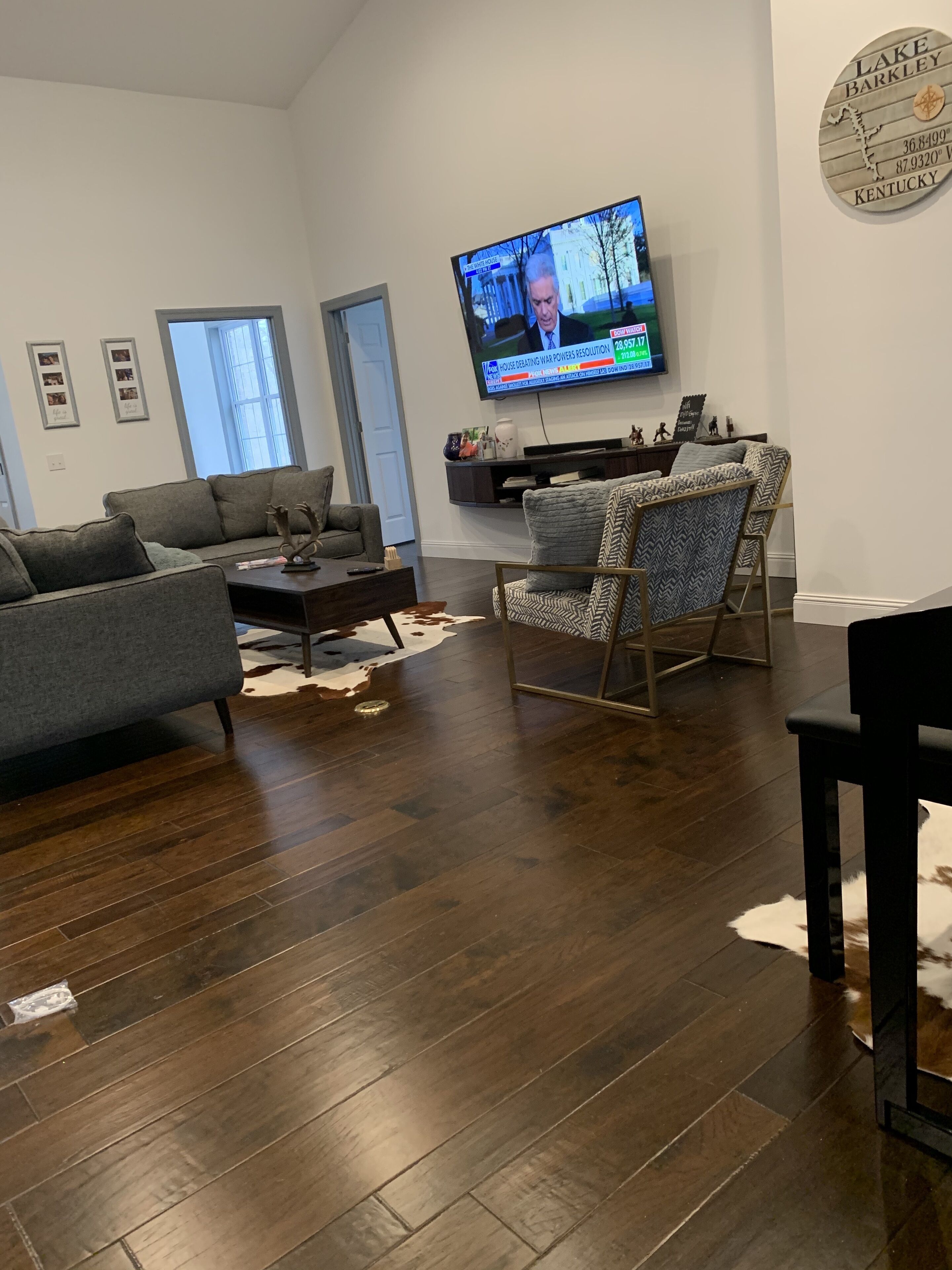 Lakefront Retreat with private dock - 🐶 DOG FRIENDLY 5 acres on Lake Barkley!