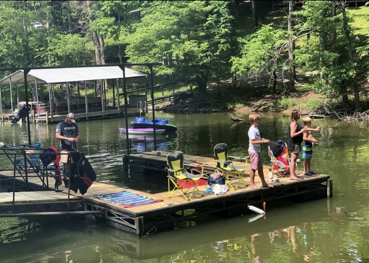 Lakefront Retreat with private dock - 🐶 DOG FRIENDLY 5 acres on Lake Barkley!