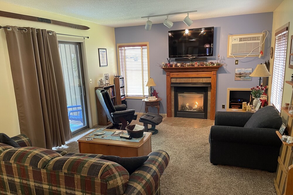 Relaxing Peek ‘n Peak Ski & Golf Condo near the slopes