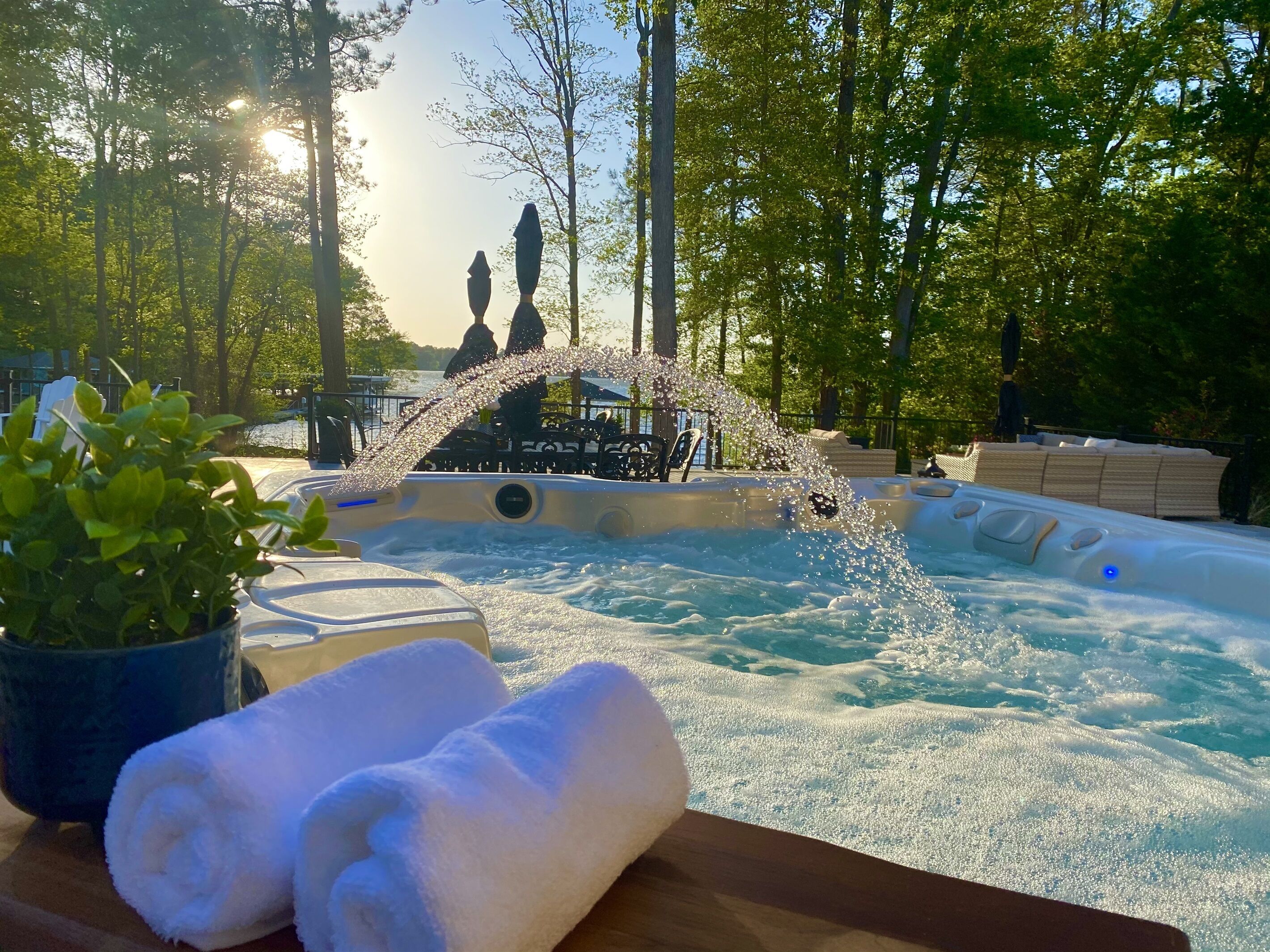 💥Heated Saltwater Pool for 2024, 8 Bedrms, Sunset Views, Main Lake Cove, Pets🥇