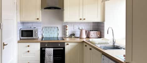 Forno, lavastoviglie, seggiolone, freezer