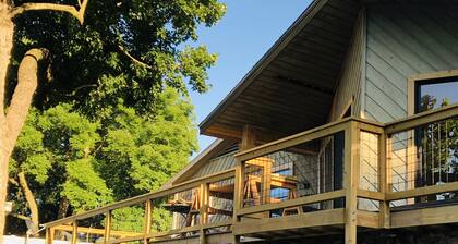 Rustic charm awaits you on Monkey Island with beautiful views of Grand Lake.