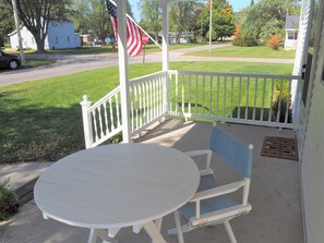 Outdoor dining - My Happy Place - Gorgeous and Great Location! (Frankfort)