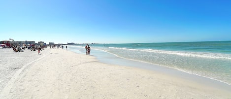 Beach nearby, sun loungers, beach towels