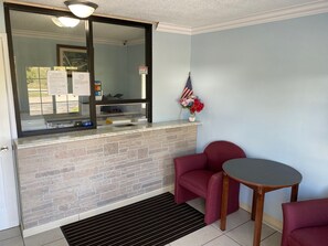 Interior - American Inn (Angola)