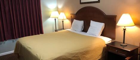 Room, 1 King Bed, Non Smoking | Individually decorated, individually furnished, free WiFi, bed sheets