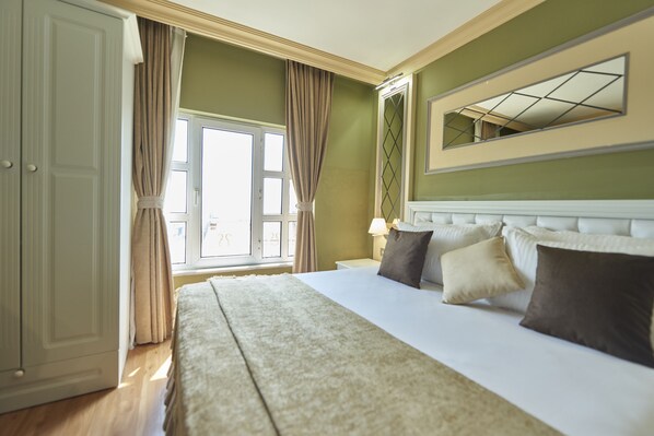 تجهيزات عازلة للصوت ومكواة/لوح كي