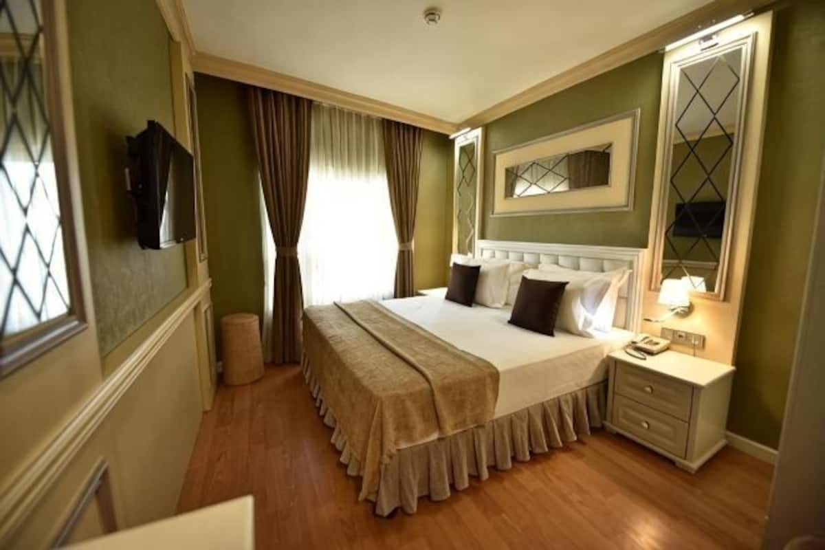 In-room safe, soundproofing, iron/ironing board