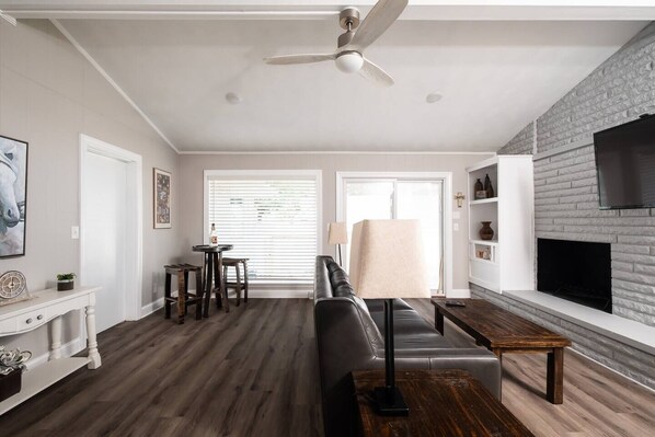 Smart TV - Bourbon House 1 | Walk to Expo Center (Louisville)