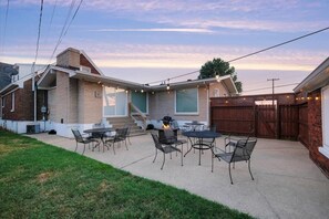 Outdoor dining - Bourbon House 1 | Walk to Expo Center (Louisville)