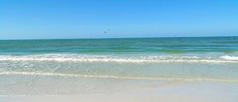 Beach nearby, sun loungers, beach towels