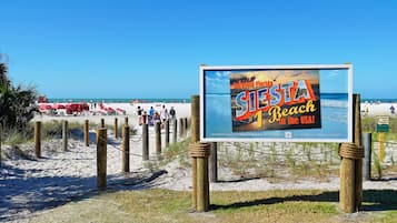 Beach nearby, sun loungers, beach towels