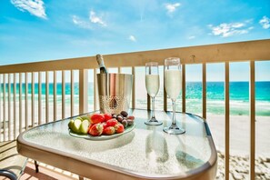 Property grounds - Pelican Beach Resort, Beachfront 7th floor , White Beach, Pool, WiFi, Netflix (Destin)