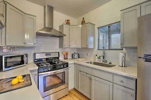 Coffee/tea maker, fridge, microwave, oven