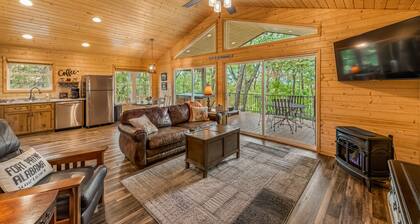 Bud’s Place. Romantic getaway. Hot tub