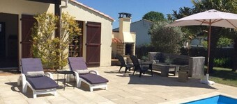 Villa with heated pool near the sea