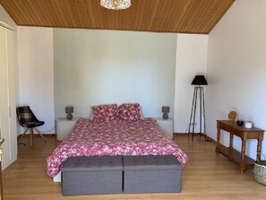 4 habitaciones, tabla de planchar con plancha y wifi gratis 